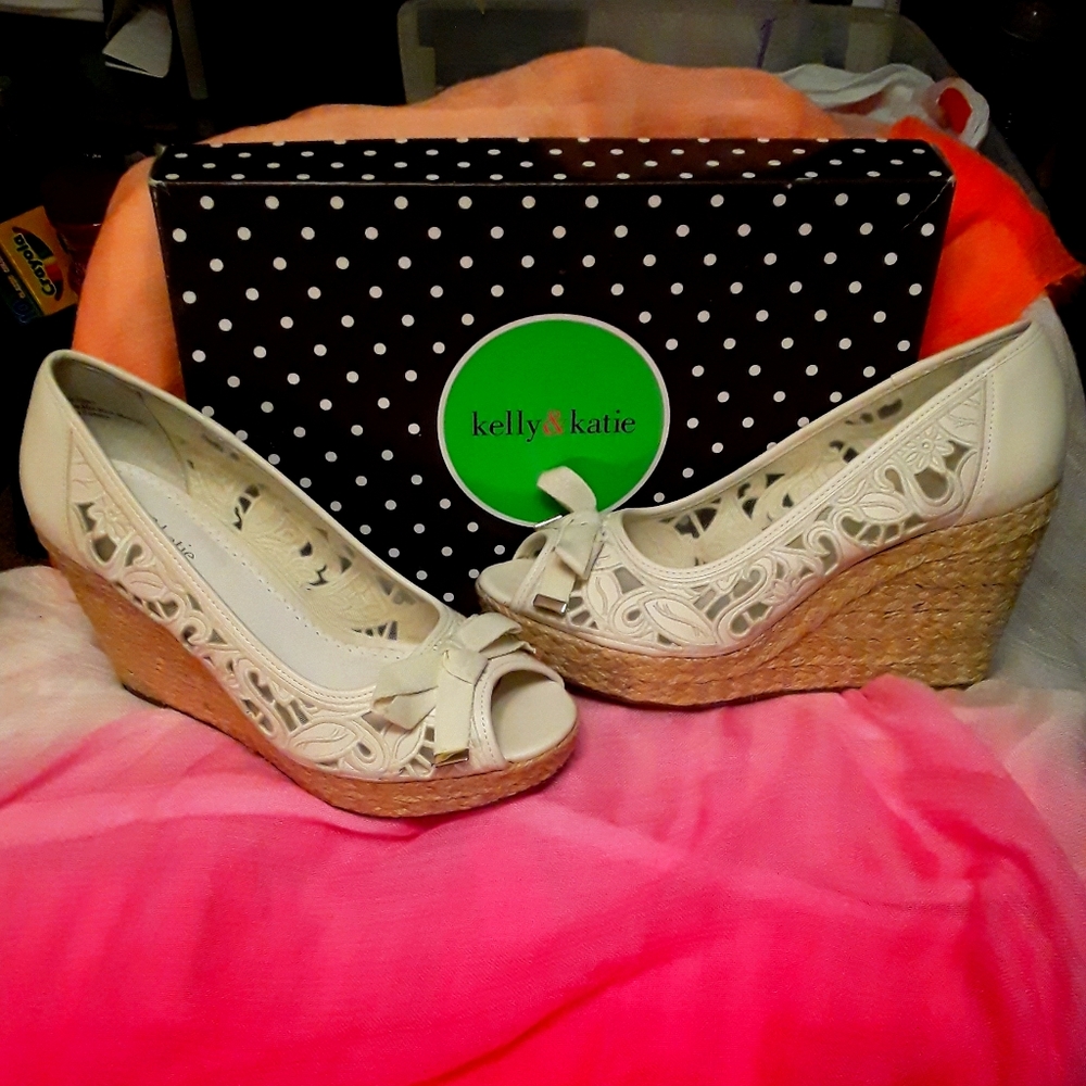 Women's size 9m white wedge heels